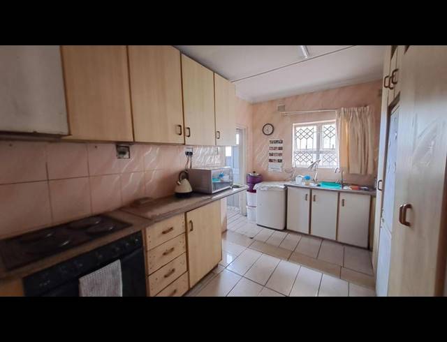 3 BEDROOM HOUSE FOR SALE IN UMLAZI BB